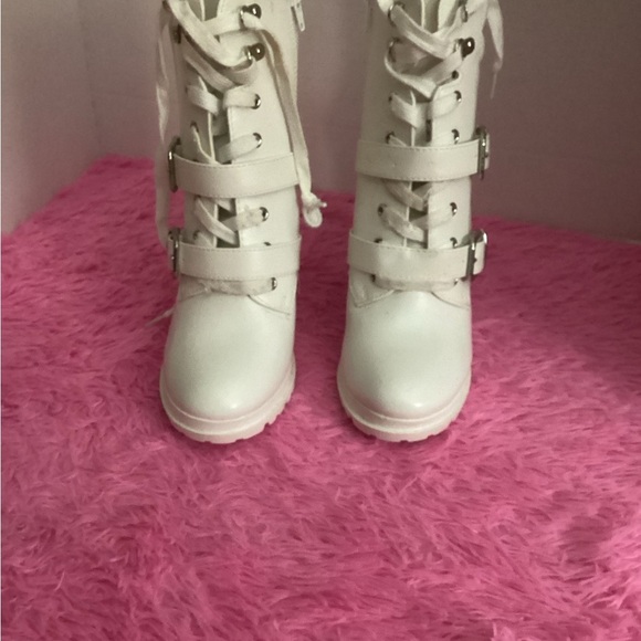 WINTER WHITE BOOTS SIZE 8 W/ 4”HEEL.  LACE AND BUCKLE BY SHOE DAZZLE - Picture 1 of 5